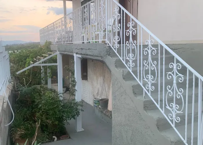 Krista's House * איוי תיאודורי